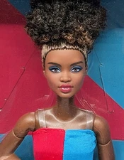NIB BARBIE Signature LOOKS #14 Original MADE TO MOVE Doll African American ELLE