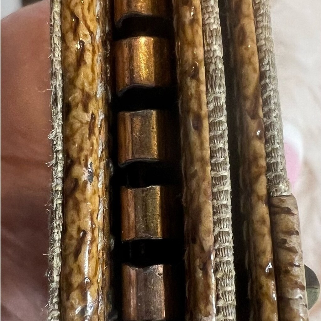 GUCCI KEYHOLDER - image 4