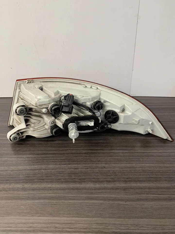 LUZ TRASERA LADO PASAJERO JAGUAR XE 2015 (GX7313405AJ) Foto 2 de 4