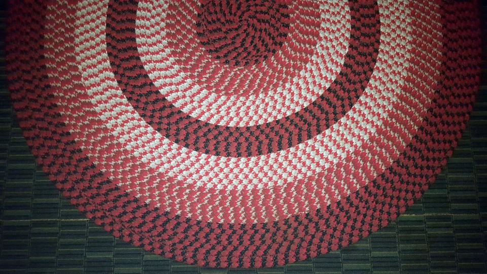 VINTAGE BRAIDED RUG ROUND LARGE RED & WHITE CIRCULAR 7ft DIAMETER | eBay