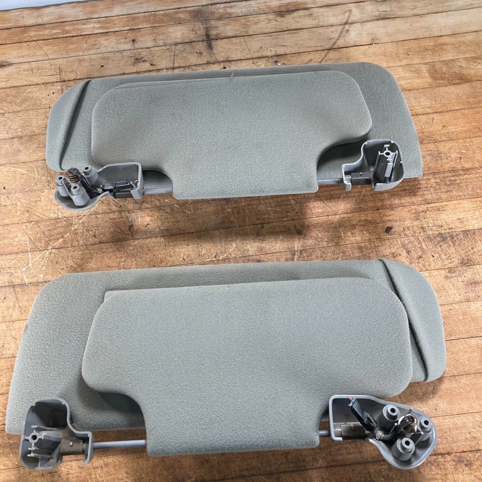 Пара солнцезащитных козырьков для левой и правой стороны Chevrolet Tahoe 2000-2002 годов выпуска от оригинального производителя - Изображение 4 из 4