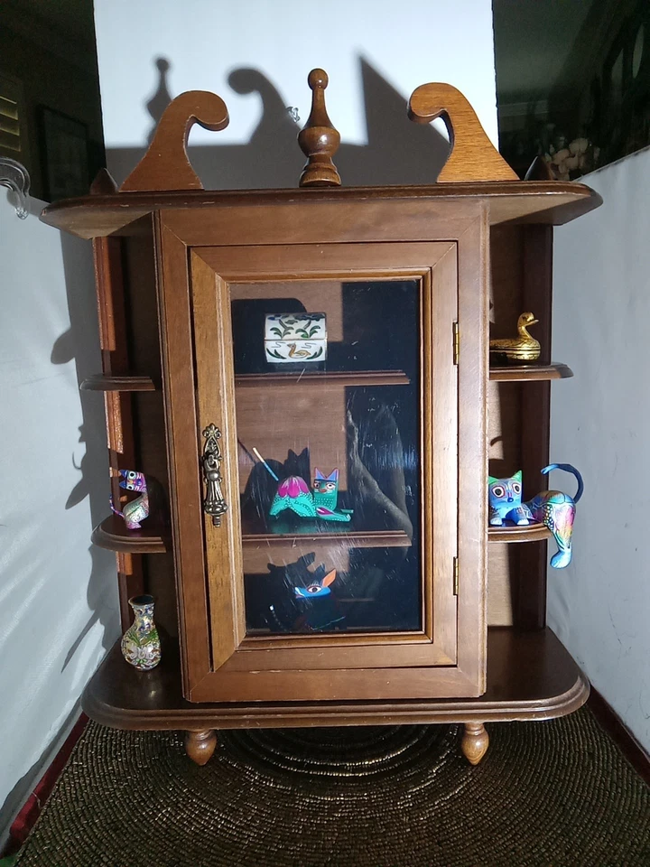 Vtg Wood  Small Curio Stand Alone Or Wall Mount 17x13.75x4.5 In - Image 4 of 4