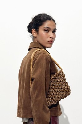 Zara Beautiful. As always Zara delivers quality pieces. This Bag is Fabulous. 