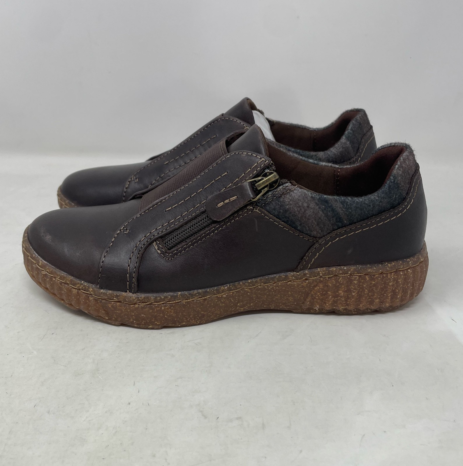 Clarks Caroline Cove Women’s Dark Brown Leather Slip-On Sneakers w/ Zip - Size 6