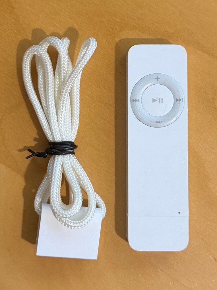 初代 Apple iPod Shuffle（1G）専用ケース付き(稼動品) Apple iPod Shuffle 1st Gen 1GB White – Working – Restored