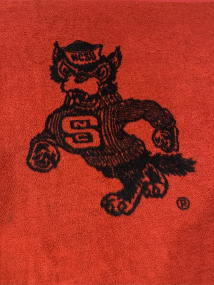Manta de colección BIEDERLACK NC State Throw College 55 x 48 Wolfpack NCSU EE. UU. Roja Foto 3 de 4