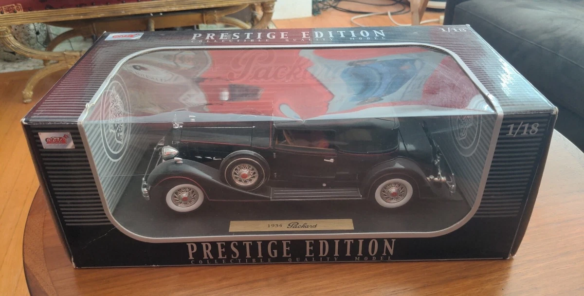 Anson 1/18 Scale Diecast 30397 - 1934 Packard - Dark Green