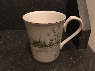 Royal Wessex Fine Bone China White Floral Design REFLECTIONS Mug Cup 