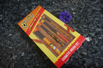 cheetos faming hot crunchy cosmetic brush set new in box