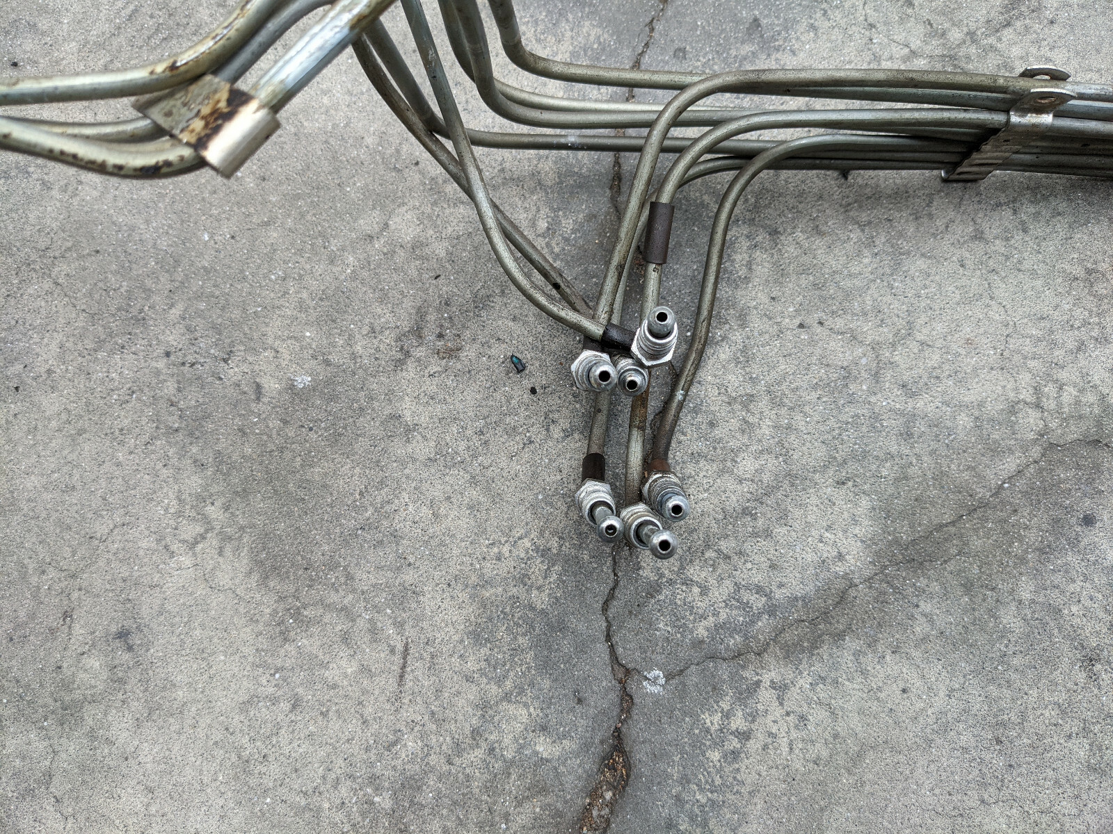  Rolls Royce Silver Shadow pipes and connectors for  Distribution Valves