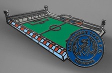 Emaille Fußballstadion Abzeichen - Aldershot Town - Erholungsgelände