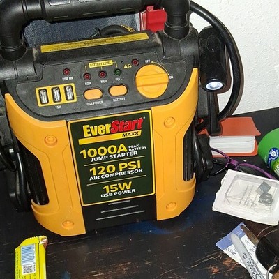 EverStart Maxx 1000A Jump Starter with 120 PSI Air Compressor and 15W USB Power