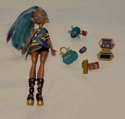 Mattel Monster High Nefera de Nile Doll G3 New Gold Egyptian Mummy JDR48