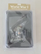 WILLIAM BRITAIN WORDL WAR I 23044 1916 GERMAN INFANTRY ADVANCING WITH E-TOOL  1