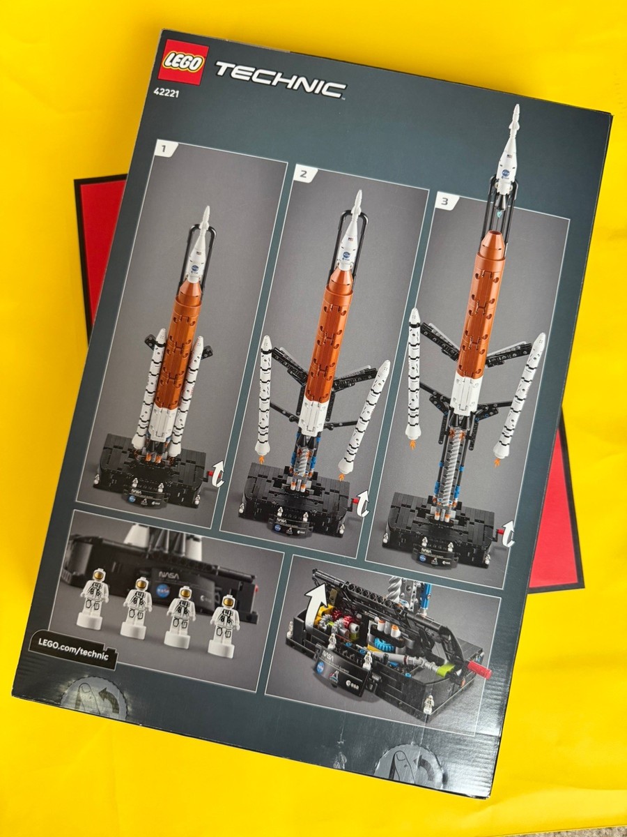 LEGO 42221 NASA Artemis Space Launch System Rocket + Astronaut