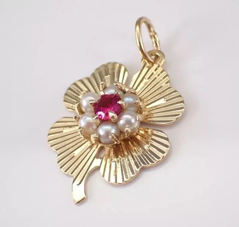 1Ct Round Cut Lab-Created Pearl Vintage Clover Pendant 14K Yellow Gold Plated - Image 3 of 4