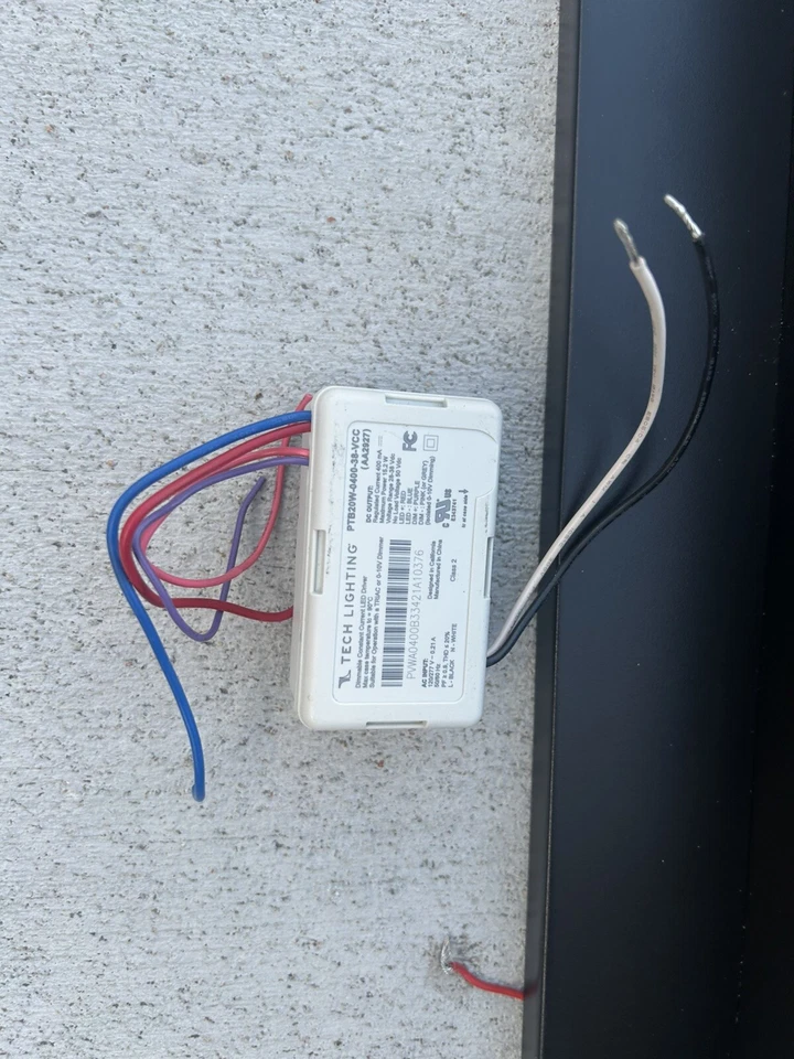 批量 2 件 Tech 700OWLYD 劳埃德 20 英寸高 LED 室内/室外壁灯 — 第 3/4 张图片