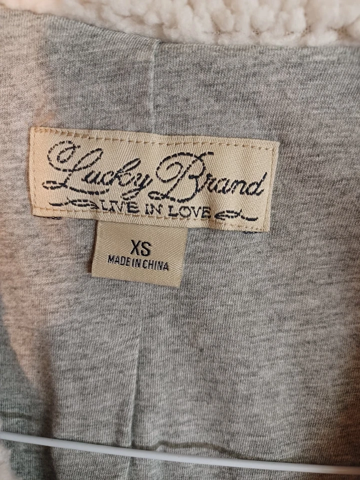 Женский жилет Lucky Brand с карманами на молнии разноцветный XS  - Изображение 2 из 4