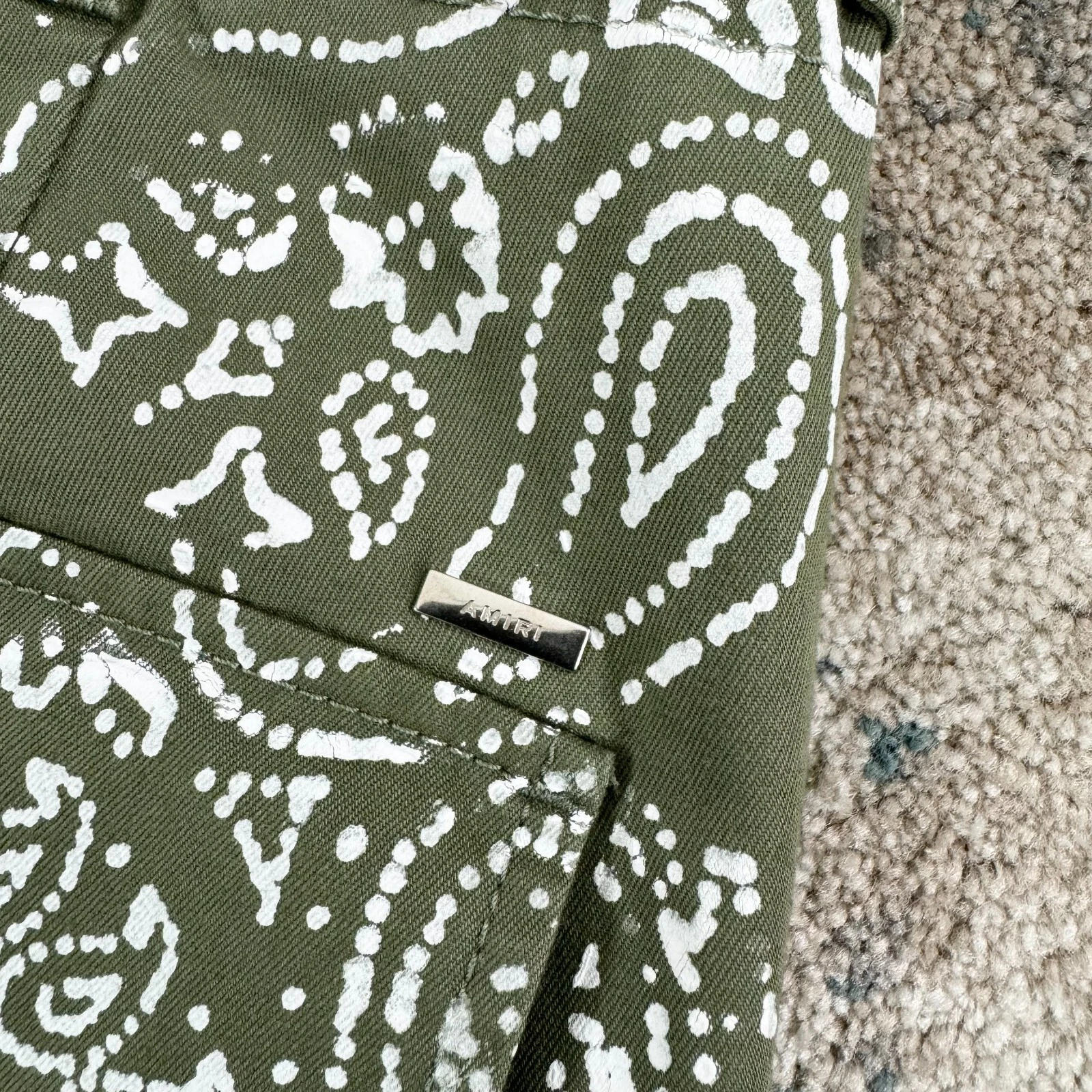 Pantaloni dritti stampa Amiri Bandana in verde prezzo disponibile £895 * esauriti in tutto il mondo *