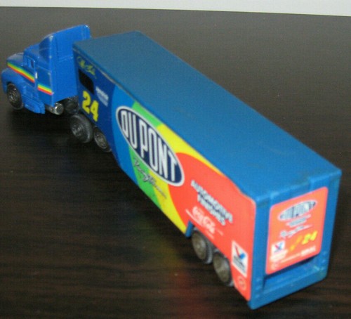 NASCAR-JEFF GORDON #24-CHAMPIONS-SEMI+TRACTOR-1:64 SCALE-BROKEN WHEEL+MINI CAR - Picture 6 of 7