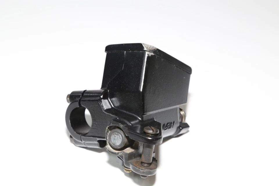 Главный цилиндр переднего тормоза 01–07 Suzuki Hayabusa Gsx1300r 59600-24f00 от оригинального производителя  - Изображение 4 из 4