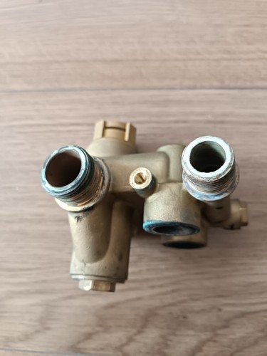 IDEAL LOGIC COMBI & PLUS & E COMBI & INDEPENDEN 24 30 35 DIVERTER VALVE 175553 - Picture 3 of 7