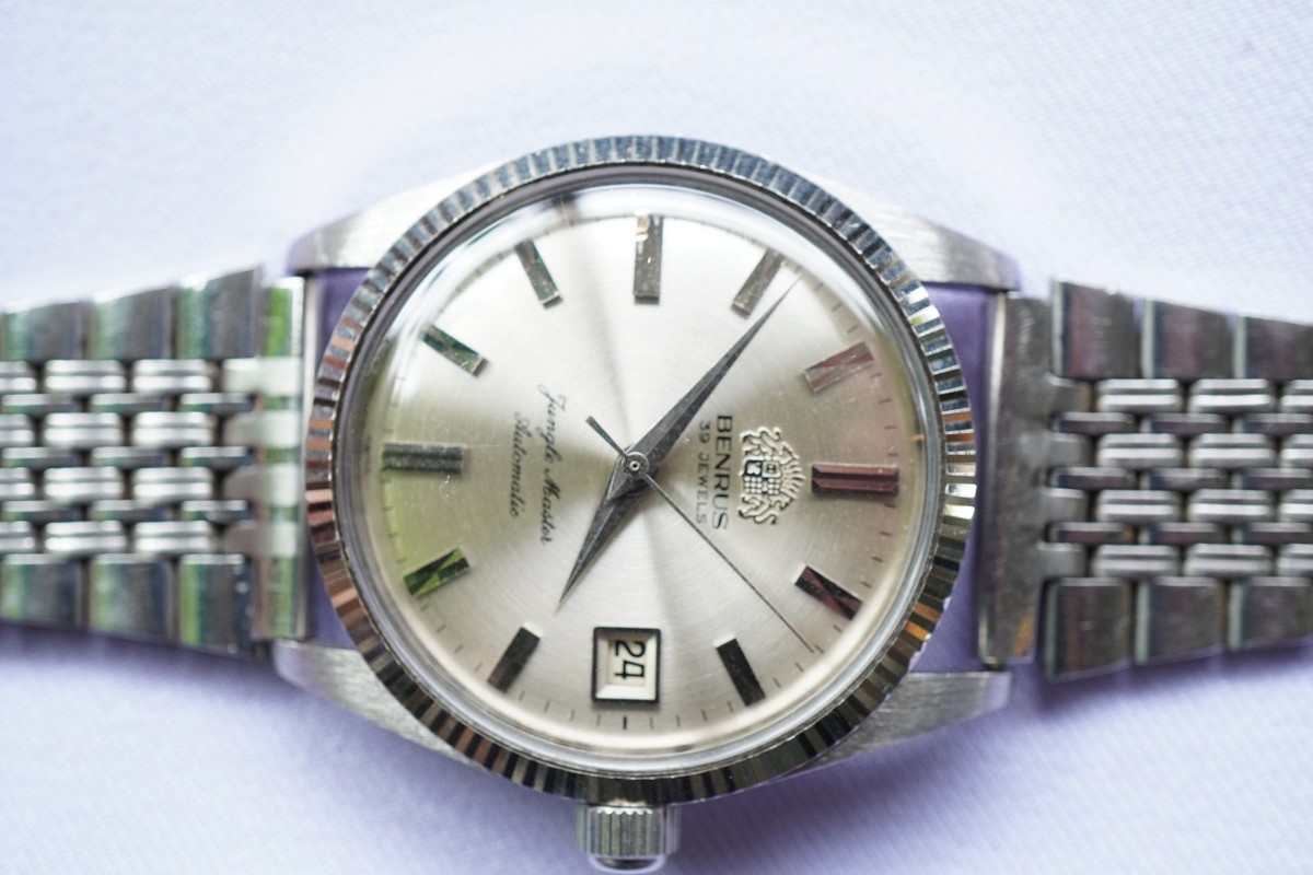 RARE BENRUS 39 J FLUTED BEZEL JUNGLE MASTER GOLDPLATED COIN BACK
