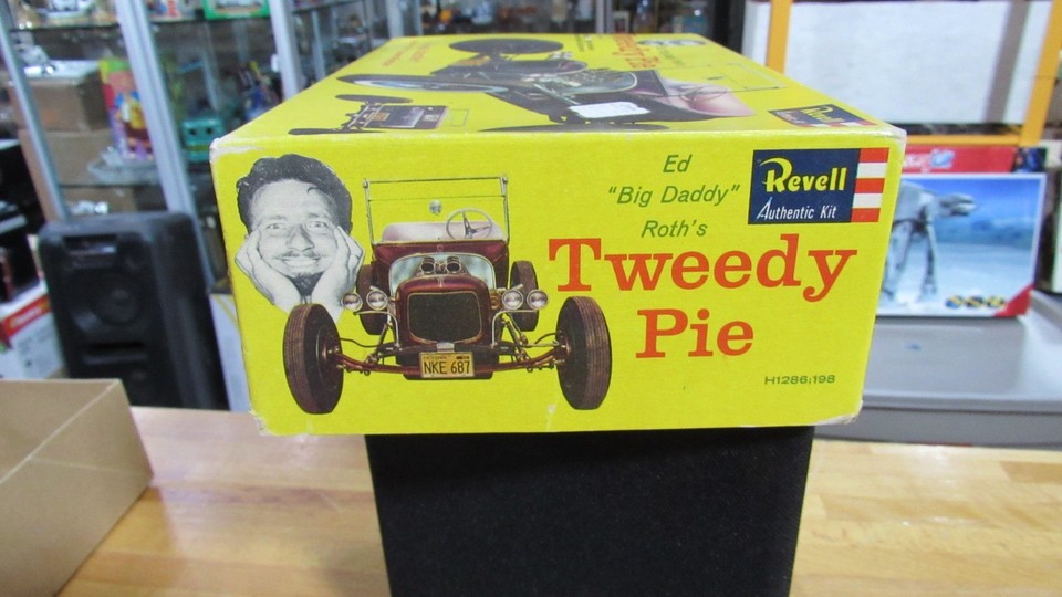 REVELL 1963 ED ROTH TWEEDY PIE 23' T BUCKET MODEL KIT W/ NICE BOX FREE ...