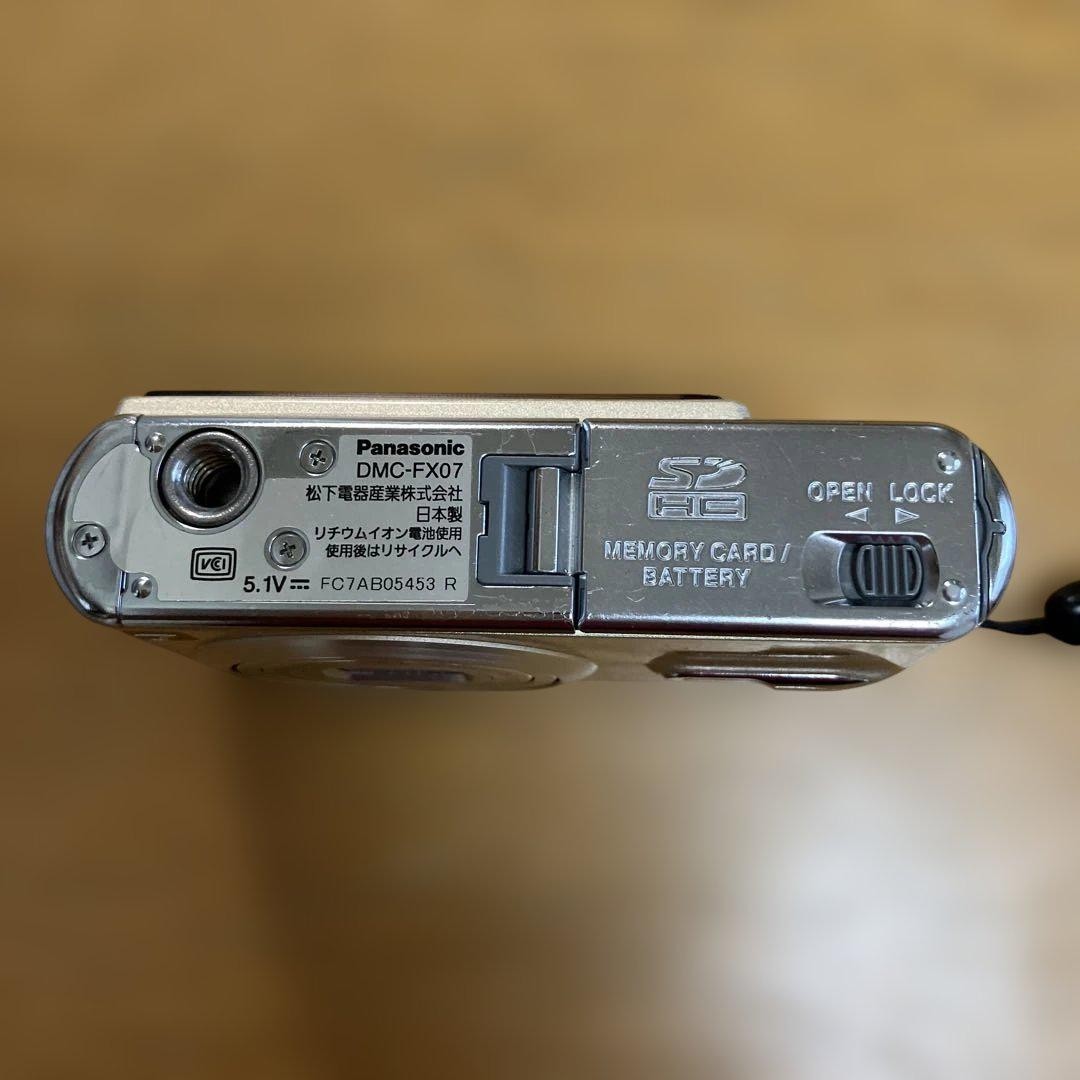 【Panasonic】LUMIX DMC-FX07-S シルバー 動作確認済 動作良⭕️【動作確認済】Panasonic LUMIX DMC-FX07 シルバー