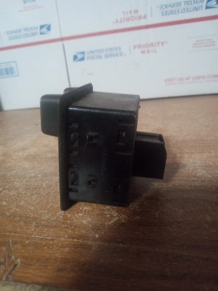 Interruptor de control de freno de remolque GMC Yukon 2008-2014 15926102 OEM Foto 2 de 4