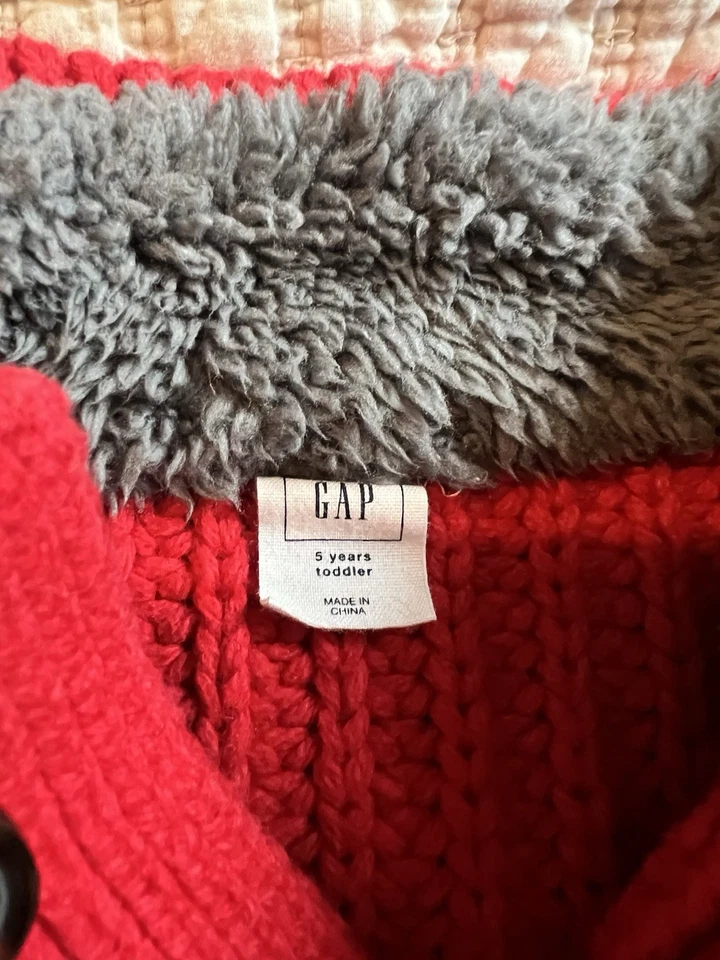 Suéter Pullover Gap Rojo Grueso Tejido con Cable Talla 5T Vacaciones Festivas Foto 2 de 4