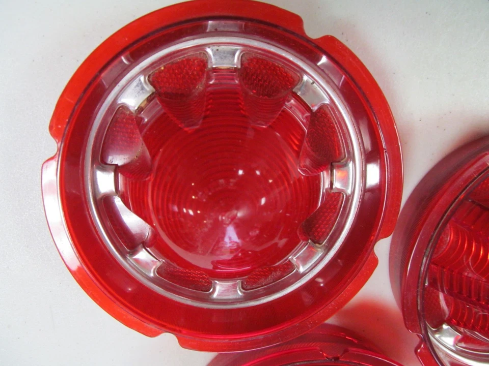 Juego de lentes de luz trasera Oldsmobile Dynamic 88 1961 NOS GM # 5952070 Foto 2 de 4