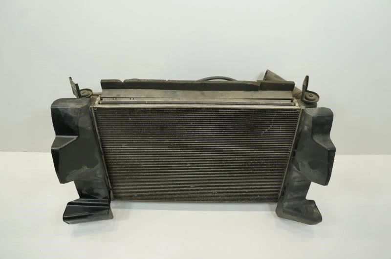 Conjunto de radiador Kia Soul 2012-2013 con motor de ventilador de refrigeración 253103X101 OEM Foto 4 de 4