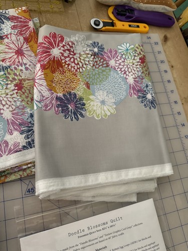 "DOODLE BLOSSOMS" QUILT KIT 82.5 X 103.5 QUILT TOP - Picture 6 of 11