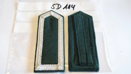 Shoulder Pieces Sergeant Green with Silver Tress 1 Pair New (sd114)