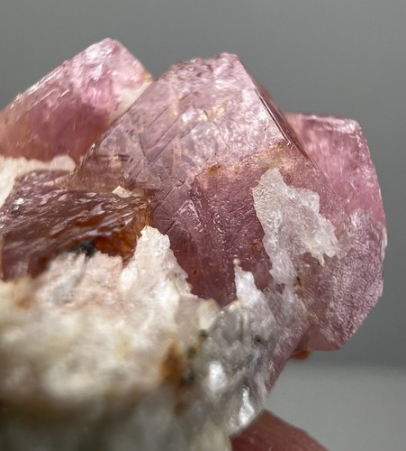 37 CT Spinal Crystals Specimen From Badakhshan Afghanistan - Picture 3 of 13