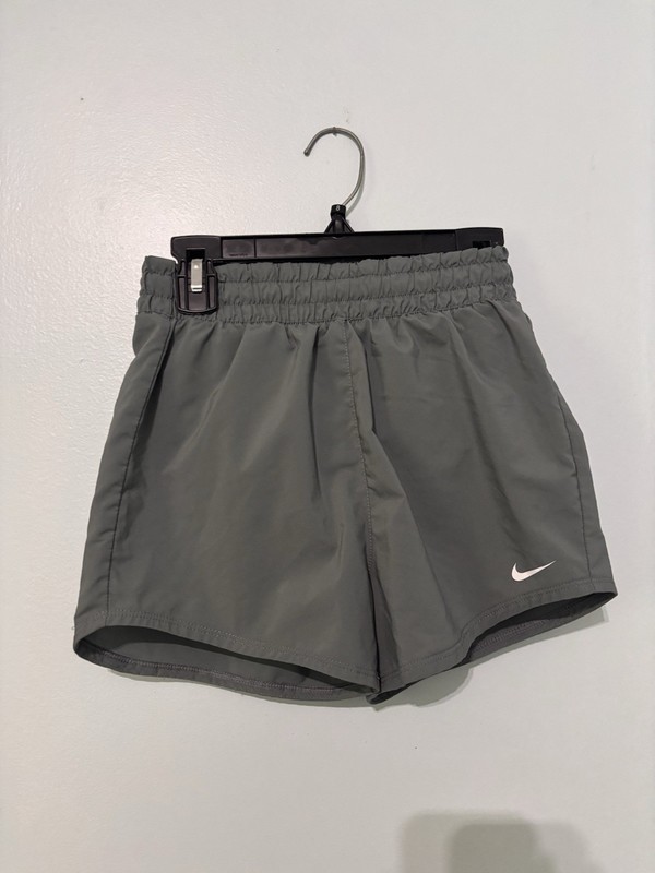 Nike Girl’s Gray Athletic Activewear Shorts Elastic Waist Woven Solid Logo