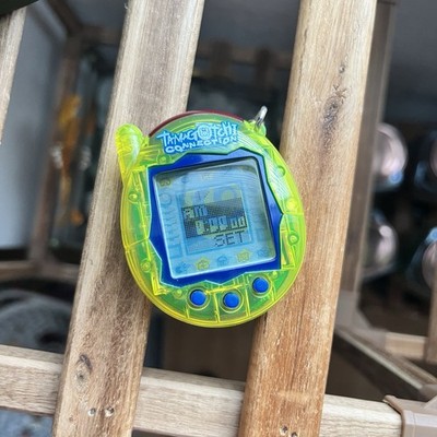 Bandai Tamagotchi Connection Clear Yellow Vintage 2004 V3 English Version