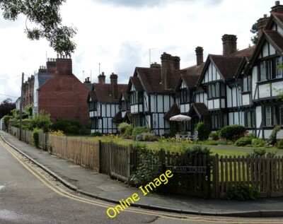 Foto 6x4 Louisa Cottages und das östliche Ende der Park Road Tring The Loui c2014