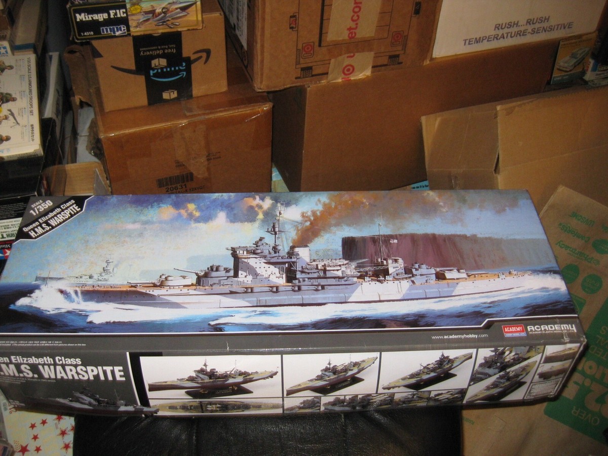 模型製作用品 1/350 HMS QUEEN ELIZABETH WW2 Battleship Building the 1/350 Battleship Queen Elizabeth for