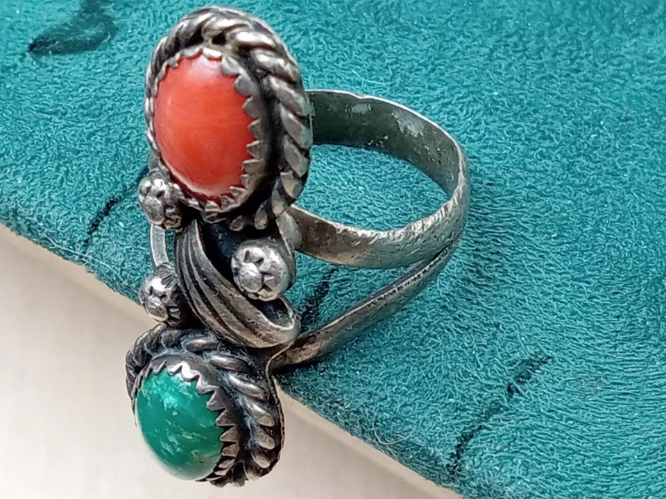 Anillo Navajo Nativo Americano Hecho a Mano Turquesa y Coral: Talla 6.25 Foto 2 de 4