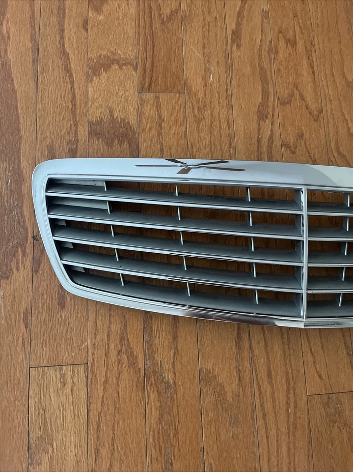 Parrilla de parachoques delantero Mercedes Benz E320/350 2005 2006 Foto 3 de 4