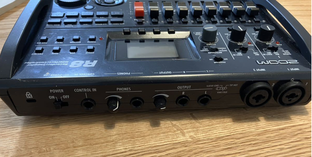 Zoom R8 Multitrack Digital Recorder 8track MTR Sampler In Working