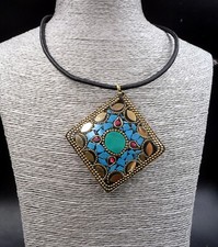 Collier pendentif Tibétain Bouddhiste en Laiton, Turquoise et Corail Himalaya