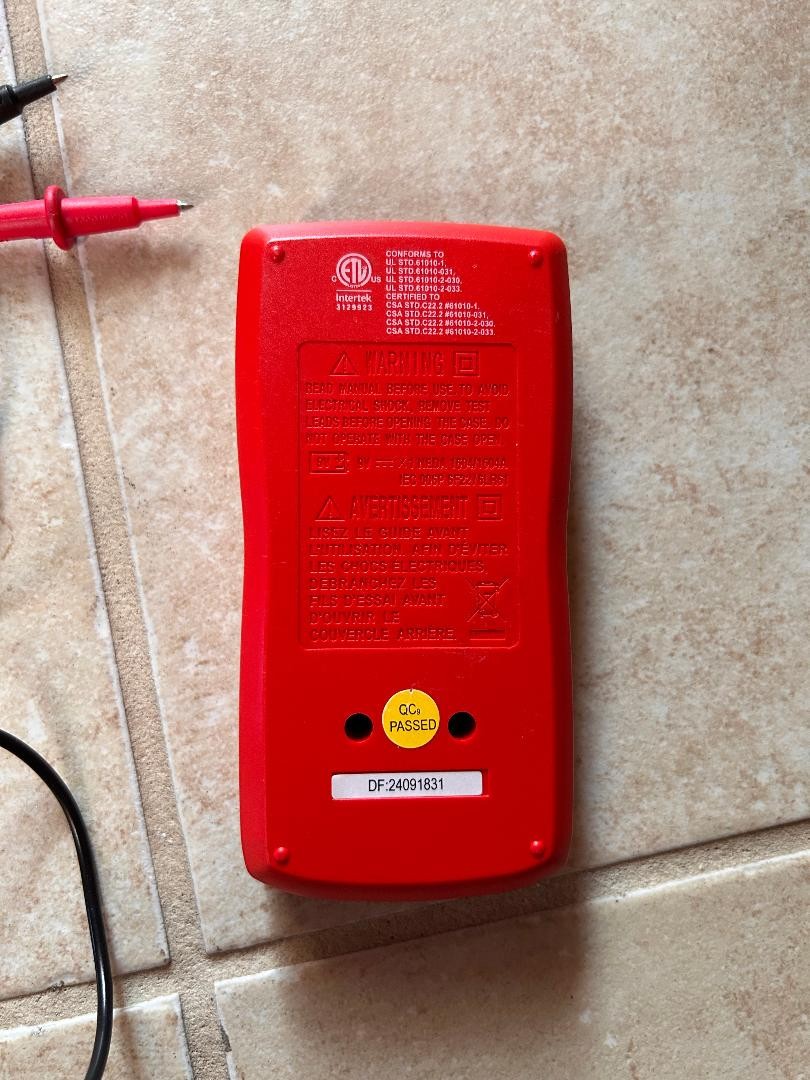 EverStart  300V Digital Multimeter 10711WDI - Black and Red Great Condition 