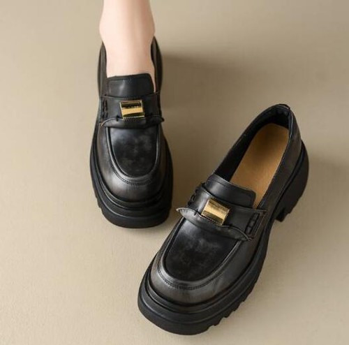 Damen-Slipper rund geschnitten Blockabsatz Plateau Metalldekoration Halbschuhe - Bild 2 von 10