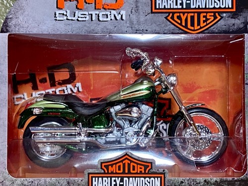Harley Davidson 2004 FXSTDSE CVO Maisto HD Custom Series 37 modelo 1:18 nuevo en paquete 2022 - Imagen 9 de 9