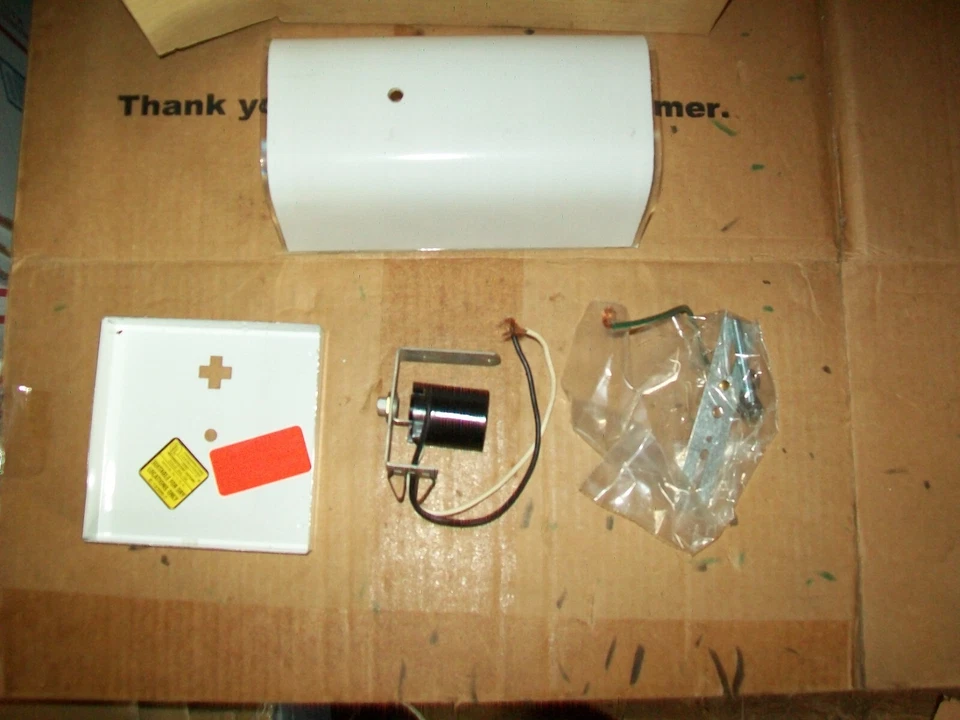 1 Of Thomas # DY6290 One Light Bracket Bath Lighting White - Image 2 of 4