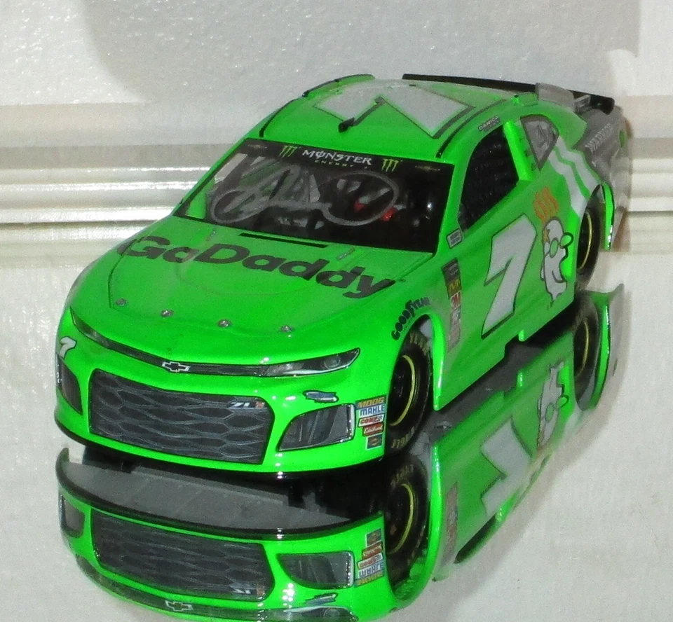 RCCA DANICA PATRICK #7 2018 coche de élite autografiado por Godaddy #147/207 con certificado de autenticidad impresionante Foto 3 de 4