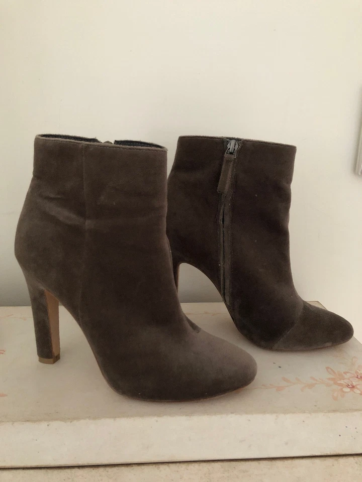 Women’s Joie Hachiro Olive Green Velvet Ankle Boots Size 3.8 - Изображение 3 из 3